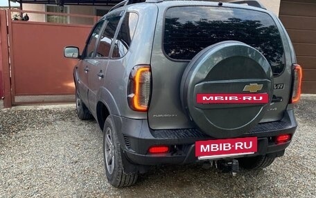 Chevrolet Niva I рестайлинг, 2015 год, 810 000 рублей, 10 фотография
