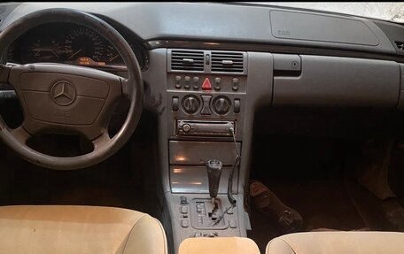 Mercedes-Benz E-Класс, 1998 год, 210 000 рублей, 4 фотография