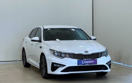 KIA Optima IV, 2019 год, 1 850 000 рублей, 2 фотография