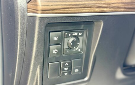 Toyota Land Cruiser Prado 150 рестайлинг 2, 2021 год, 7 500 000 рублей, 9 фотография