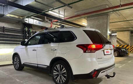 Mitsubishi Outlander III рестайлинг 3, 2021 год, 3 000 000 рублей, 2 фотография
