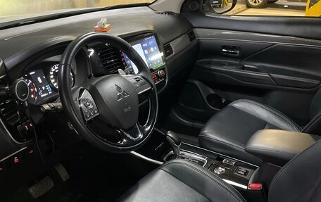 Mitsubishi Outlander III рестайлинг 3, 2021 год, 3 000 000 рублей, 12 фотография