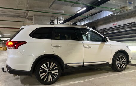 Mitsubishi Outlander III рестайлинг 3, 2021 год, 3 000 000 рублей, 5 фотография