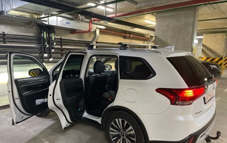 Mitsubishi Outlander III рестайлинг 3, 2021 год, 3 000 000 рублей, 13 фотография