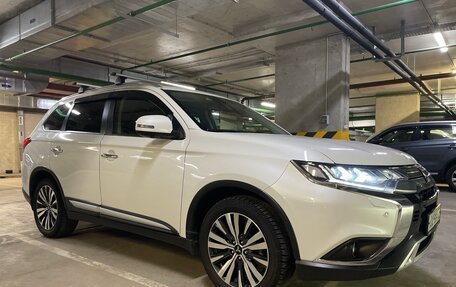 Mitsubishi Outlander III рестайлинг 3, 2021 год, 3 000 000 рублей, 6 фотография