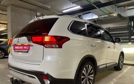 Mitsubishi Outlander III рестайлинг 3, 2021 год, 3 000 000 рублей, 4 фотография