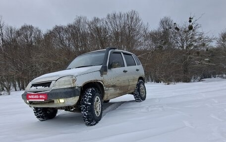Chevrolet Niva I рестайлинг, 2004 год, 600 000 рублей, 2 фотография