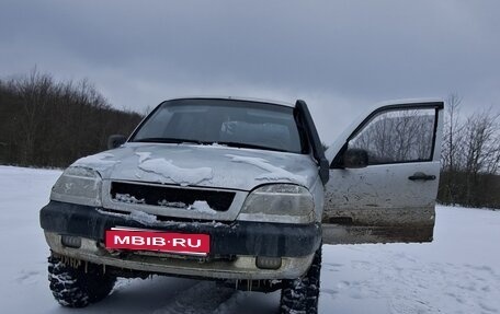 Chevrolet Niva I рестайлинг, 2004 год, 600 000 рублей, 3 фотография
