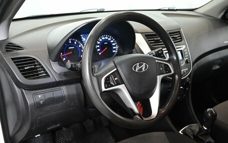 Hyundai Solaris II рестайлинг, 2013 год, 890 000 рублей, 14 фотография