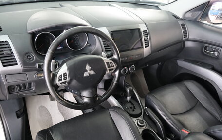 Mitsubishi Outlander III рестайлинг 3, 2011 год, 1 449 000 рублей, 12 фотография