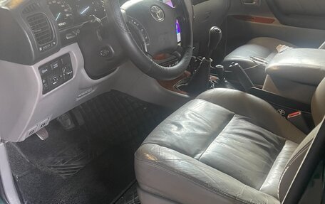 Toyota Land Cruiser 100 рестайлинг 2, 2005 год, 1 900 000 рублей, 5 фотография