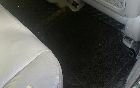 Toyota Land Cruiser 100 рестайлинг 2, 2005 год, 1 900 000 рублей, 25 фотография