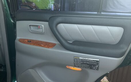 Toyota Land Cruiser 100 рестайлинг 2, 2005 год, 1 900 000 рублей, 23 фотография