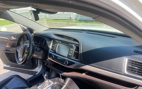 Toyota Highlander III, 2018 год, 3 500 000 рублей, 33 фотография