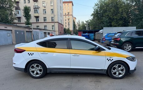 Hyundai Elantra VI рестайлинг, 2018 год, 900 000 рублей, 4 фотография