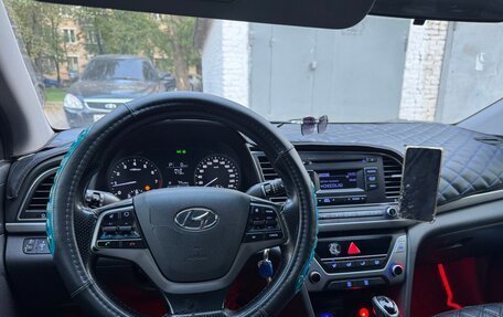 Hyundai Elantra VI рестайлинг, 2018 год, 900 000 рублей, 9 фотография