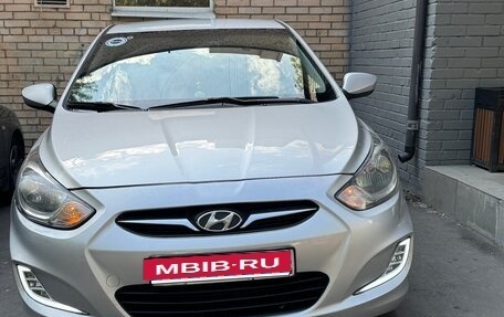 Hyundai Solaris II рестайлинг, 2011 год, 900 000 рублей, 3 фотография
