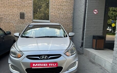 Hyundai Solaris II рестайлинг, 2011 год, 900 000 рублей, 4 фотография
