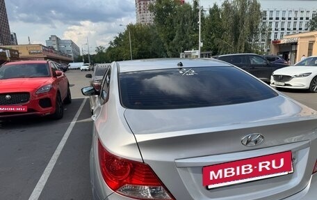 Hyundai Solaris II рестайлинг, 2011 год, 900 000 рублей, 9 фотография