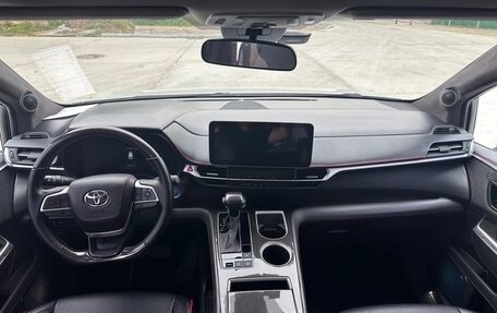 Toyota Sienna, 2021 год, 3 722 000 рублей, 8 фотография
