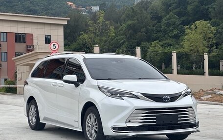 Toyota Sienna, 2021 год, 3 722 000 рублей, 3 фотография
