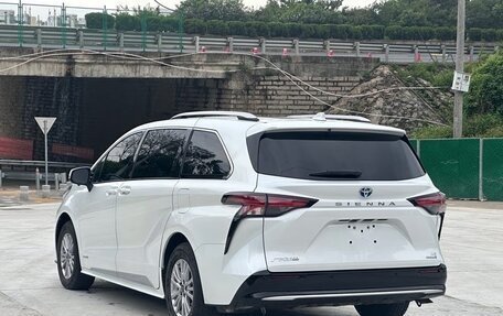 Toyota Sienna, 2021 год, 3 722 000 рублей, 5 фотография