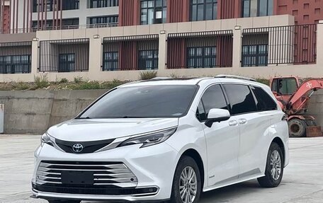 Toyota Sienna, 2021 год, 3 722 000 рублей, 1 фотография
