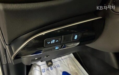 Toyota Prius IV XW50, 2021 год, 2 199 000 рублей, 12 фотография