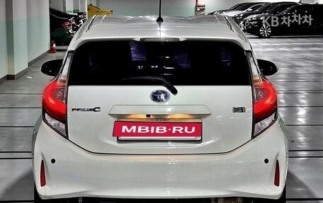 Toyota Prius c I, 2018 год, 1 299 000 рублей, 3 фотография