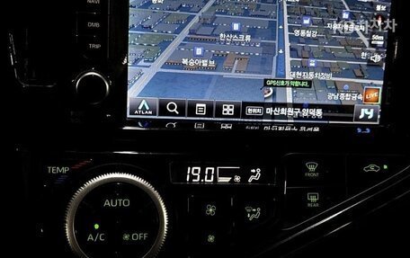 Toyota Prius c I, 2018 год, 1 299 000 рублей, 14 фотография
