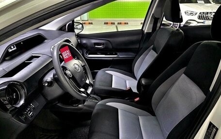 Toyota Prius c I, 2018 год, 1 299 000 рублей, 16 фотография
