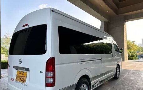 Toyota HiAce H200, 2012 год, 2 499 000 рублей, 3 фотография