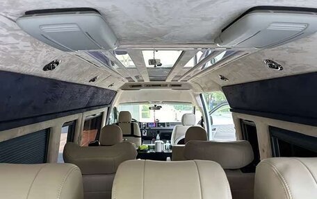 Toyota HiAce H200, 2012 год, 2 499 000 рублей, 5 фотография