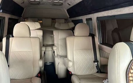 Toyota HiAce H200, 2012 год, 2 499 000 рублей, 7 фотография