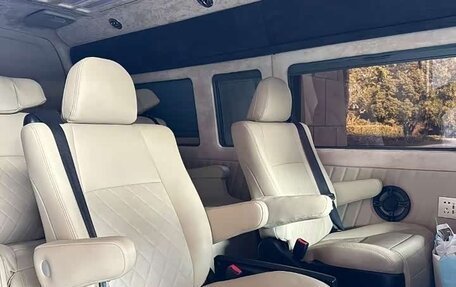 Toyota HiAce H200, 2012 год, 2 499 000 рублей, 8 фотография