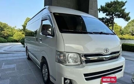 Toyota HiAce H200, 2012 год, 2 499 000 рублей, 2 фотография
