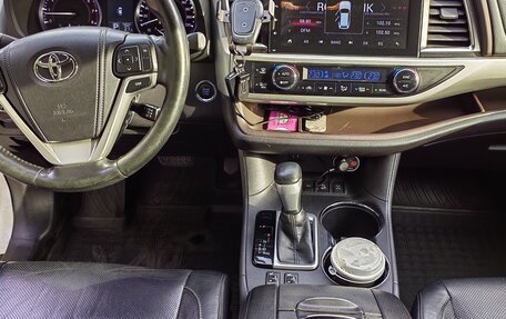 Toyota Highlander III, 2014 год, 2 750 000 рублей, 11 фотография