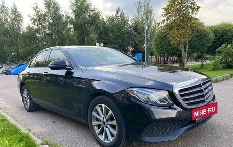 Mercedes-Benz E-Класс, 2019 год, 1 850 000 рублей, 3 фотография