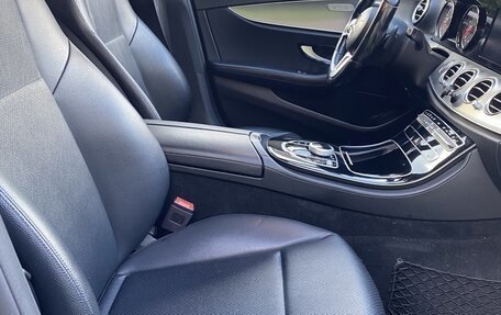 Mercedes-Benz E-Класс, 2019 год, 1 850 000 рублей, 16 фотография