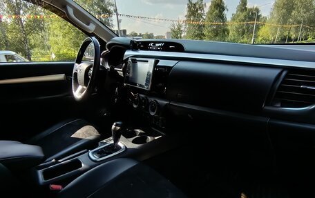 Toyota Hilux VIII, 2015 год, 3 400 000 рублей, 4 фотография