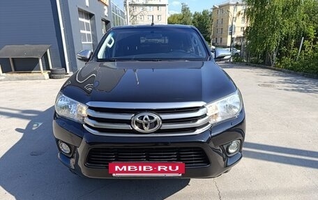 Toyota Hilux VIII, 2015 год, 3 400 000 рублей, 5 фотография