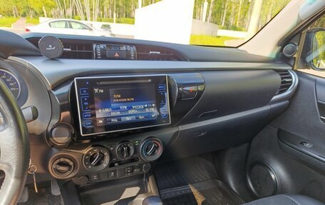 Toyota Hilux VIII, 2015 год, 3 400 000 рублей, 25 фотография