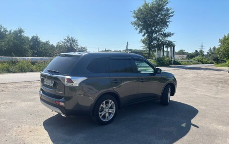 Mitsubishi Outlander III рестайлинг 3, 2014 год, 1 550 000 рублей, 5 фотография