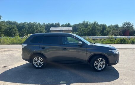 Mitsubishi Outlander III рестайлинг 3, 2014 год, 1 550 000 рублей, 8 фотография