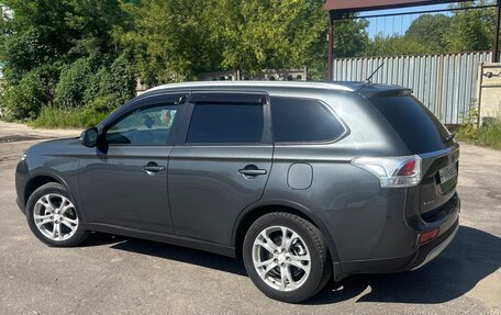 Mitsubishi Outlander III рестайлинг 3, 2014 год, 1 550 000 рублей, 2 фотография