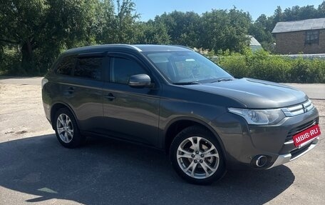 Mitsubishi Outlander III рестайлинг 3, 2014 год, 1 550 000 рублей, 9 фотография