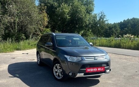 Mitsubishi Outlander III рестайлинг 3, 2014 год, 1 550 000 рублей, 10 фотография