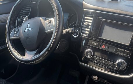 Mitsubishi Outlander III рестайлинг 3, 2014 год, 1 550 000 рублей, 12 фотография