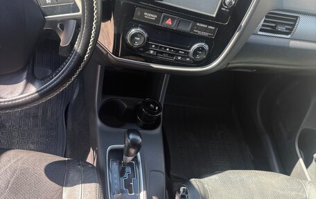 Mitsubishi Outlander III рестайлинг 3, 2014 год, 1 550 000 рублей, 13 фотография