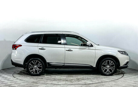 Mitsubishi Outlander III рестайлинг 3, 2018 год, 1 997 000 рублей, 4 фотография